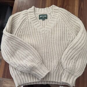 American Eagle Outfitters V-Neck Sweater in Cream